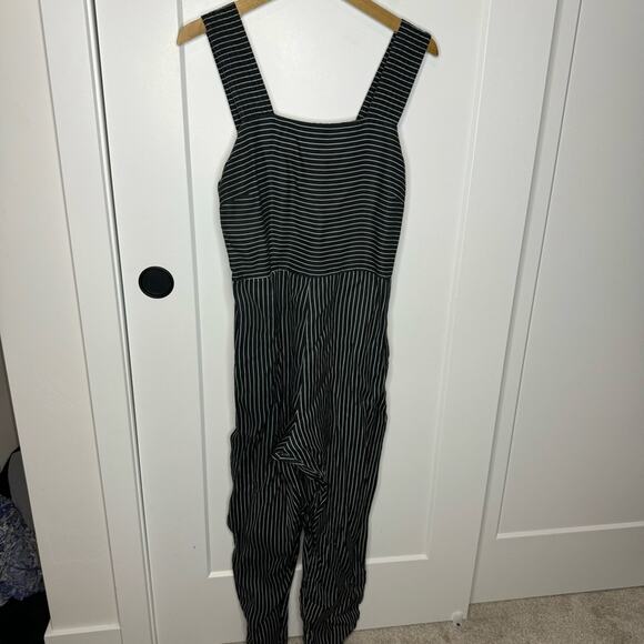 NEUW Black & White Striped Lightweight Jumpsuit Playsuit Size 12/L - Picture 1 of 5